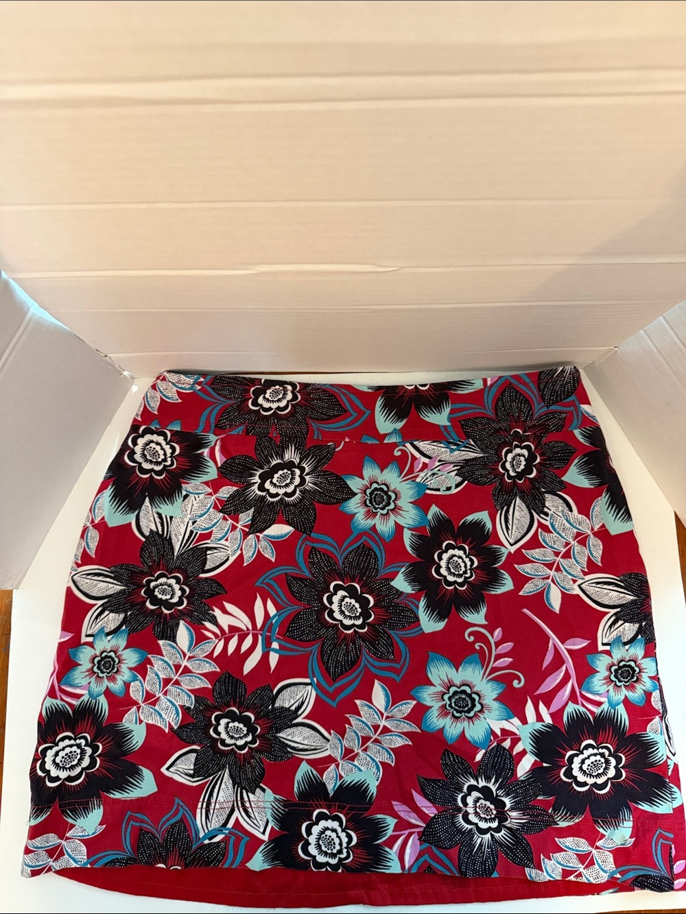 Talbots 16W Red Floral Mini Skirt with Black & Teal Accents
